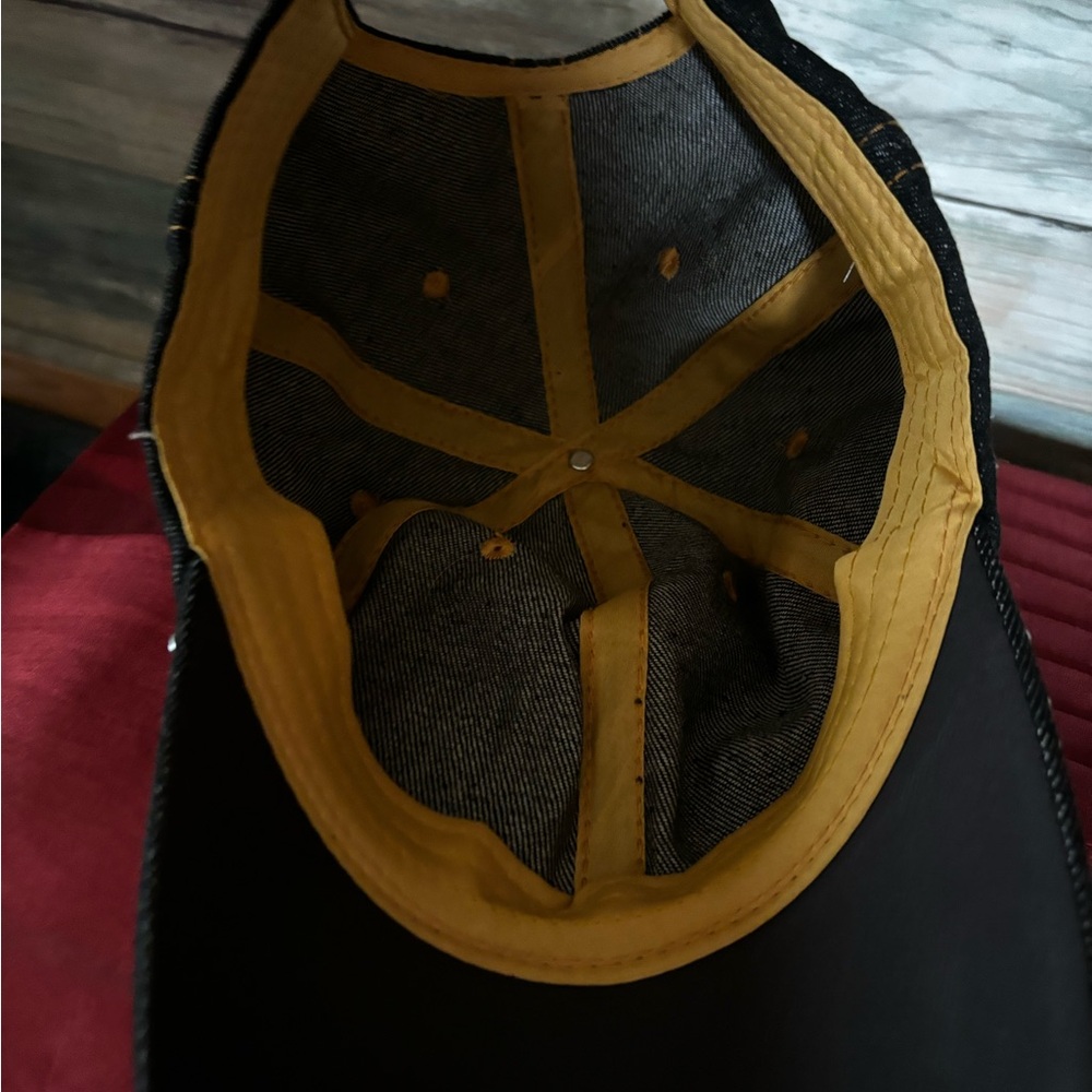 Cap with crystal - Picture 5 of 5